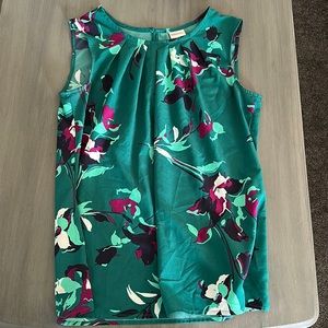 Forest green, dark purple, fucia and white in color. In excellent shape!